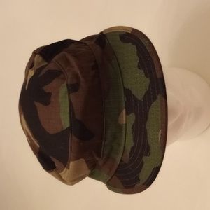 VGUC. Camouflage hat.